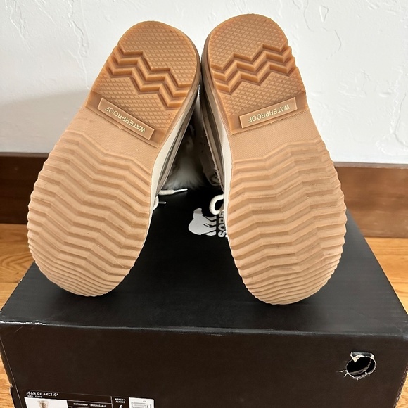 LIKE NEW JOAN OF ARCTIC™ WOMEN'S WATERPROOF BOOT - Picture 5 of 7